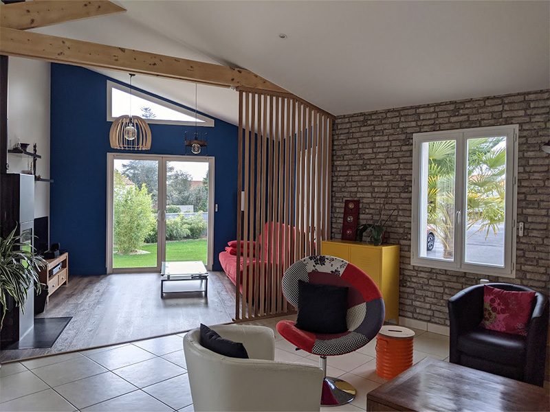 Création de 2 petites extensions sur une maison de plein pied par l'architecte d'intérieur Maggy Durand-Moreau. Après travaux